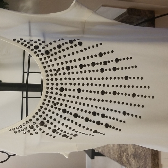 White tank top with grey rivets - Picture 2 of 4